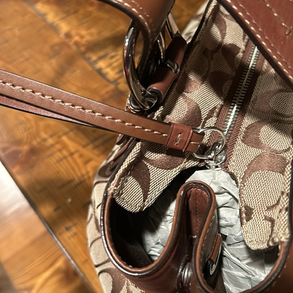 Coach purse - Picture 8 of 9